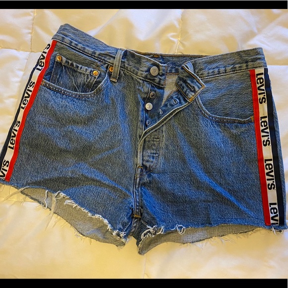 Levi’s 501 Jean Shorts - Picture 1 of 3